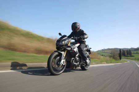 62 Tuono V4 R.jpg