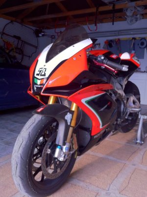 RSV4 seitl..JPG