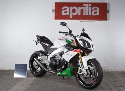 aprilia_tuonoV4_tricolore_22.jpg