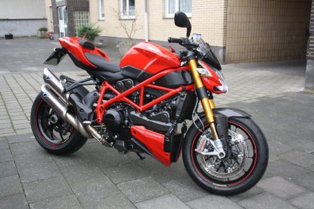 01 Streetfighter S.jpg
