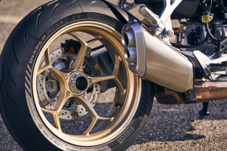 mguzzi-v100man-mar5000_1280x1280.jpg
