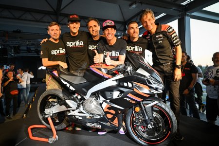 Aprilia RS 457 - Biaggi Savadori Albesiano Aleix Maverick Rivola.jpg