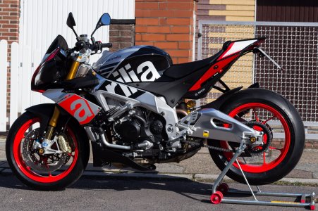 Aprilia Tuono Factory_IMG_4424.jpg