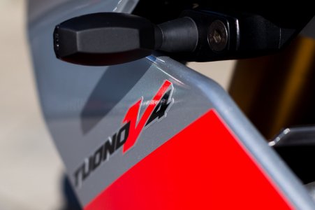 Aprilia Tuono Factory_IMG_4426.jpg