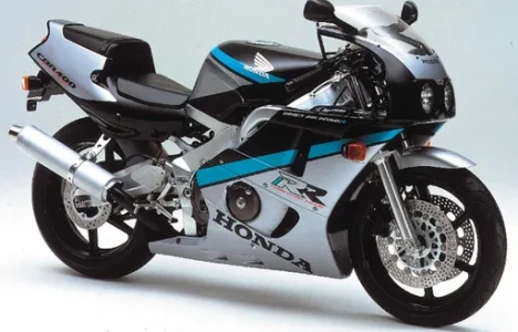 11. Honda CBR400RR.webp