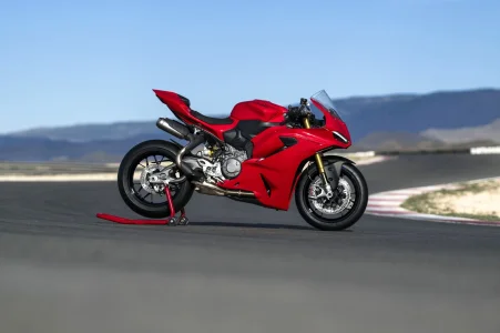 Ducati_Panigale_V2s_BV90870_UC716237.webp