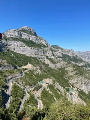 Straßen in Albanien.webp