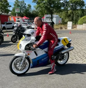 Der Rekordhalter auf 'seinem' Motorrad.webp