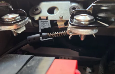 3_Sitzbankschrauben geschraubt.webp