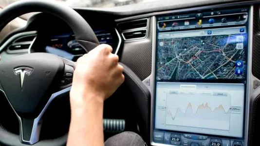 behoerde-prueft-fehlfunktion-von-tesla-bildschirm-image.jpg.webp