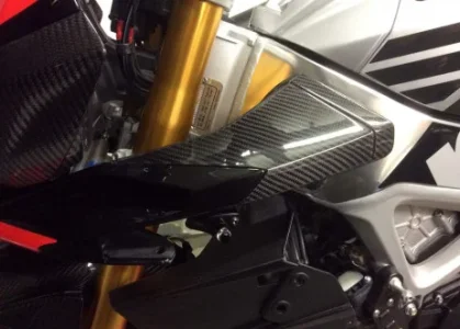 Screenshot 2026-08-23 at 21-57-29 Carbonteile für dein Motorrad Carbon Lufteinlass Verkleidun...webp
