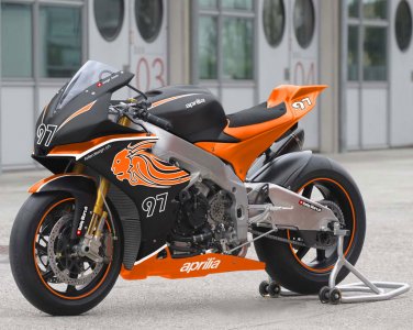 Aprilia_RSV4_2011_orange.jpg