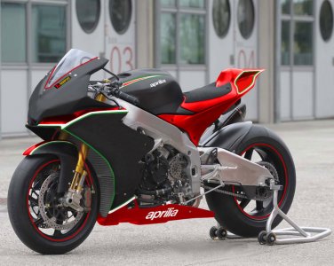 Aprilia_RSV4_2011_rot.jpg
