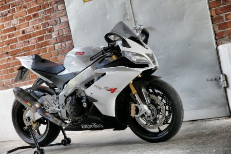 RSV4.jpg