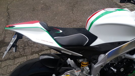 Tricolore 1100 3.jpg