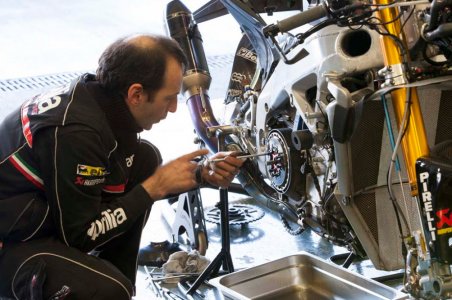 Aprilia-2013-WSBK-Campaign_28.jpg