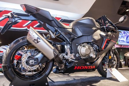 02-honda-fireblade-2017-eicma.jpg