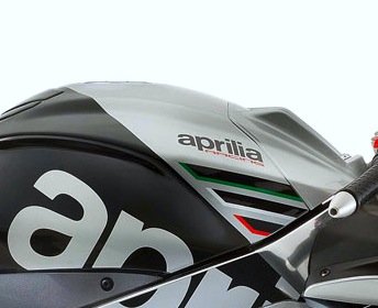 Aprilia RSV4 RF Tank silber+.jpg