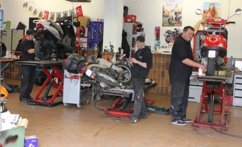 Aprilia Service.JPG