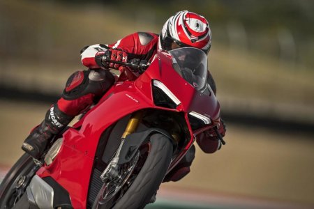 ducati-Panigale-V4-2018-27.jpg