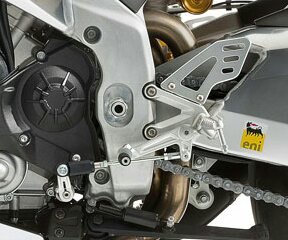 Aprilia-RSV4-RF-2016_latsx_1.jpg