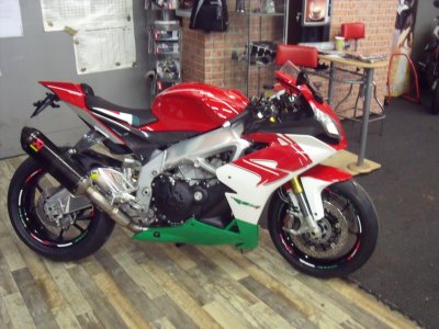 RSV 4 Tricolore Red Lion 001.jpg RSV 4 Tricolore Red Lion 001.jpg