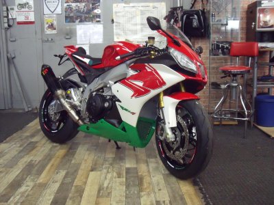 RSV 4 Tricolore Red Lion 002.jpg