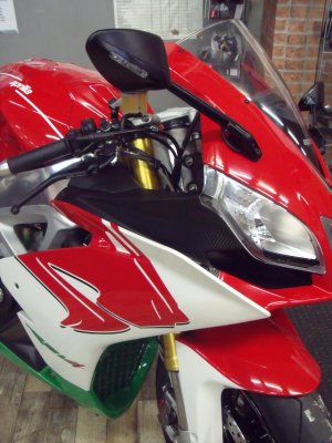 RSV 4 Tricolore Red Lion 003.jpg RSV 4 Tricolore Red Lion 003.jpg