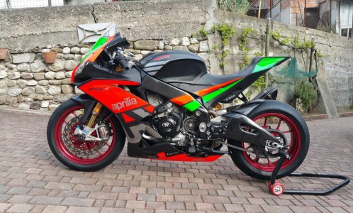 carene racing RF w nero (1).jpg