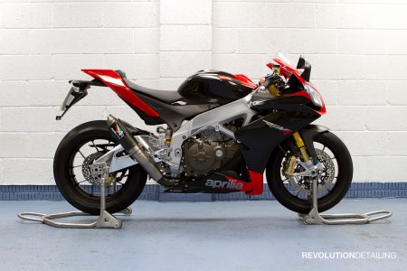 Aprilia-RSV4-Factory-9.jpg