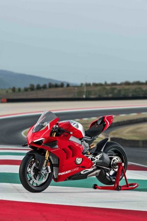 02_DUCATI-PANIGALE-V4-R-ACTION_UC69237_Mid.jpeg