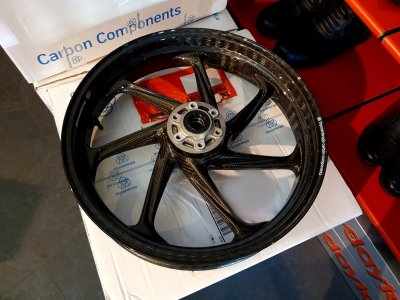 carbon - Kopie - Kopie.jpg