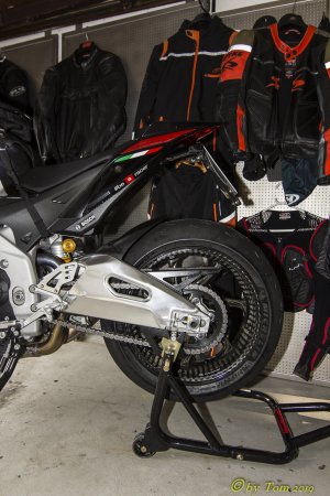 Aprilia Carbon-3.JPG