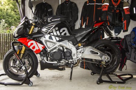 Aprilia Carbon-4.JPG