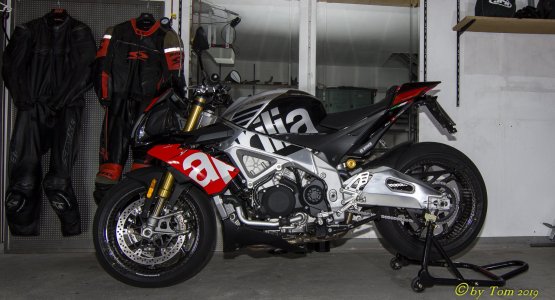 Aprilia Carbon-6.JPG