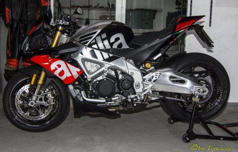 Aprilia Carbon-7.JPG
