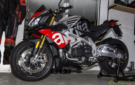 Aprilia Carbon-9.JPG