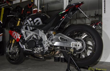 Aprilia Carbon-10.JPG