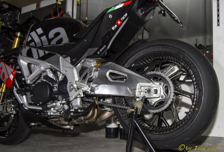 Aprilia Carbon-11.JPG