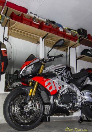 Aprilia Carbon-13.JPG