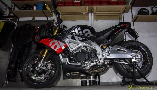 Aprilia Carbon-15.JPG