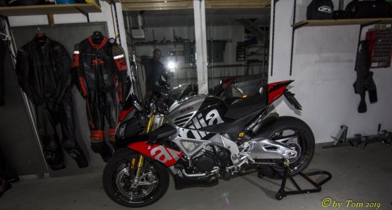 Aprilia Carbon-17.JPG