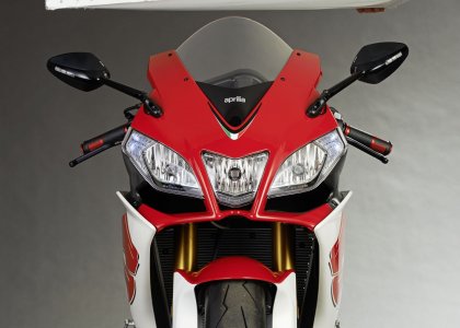 Aprilla-RSV4_frontal.jpg