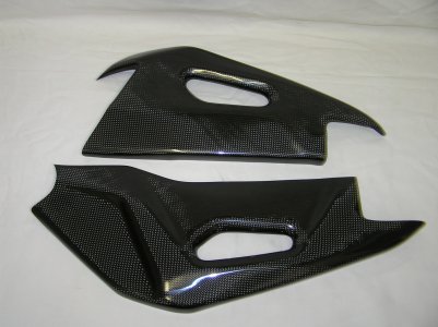 Carbon Faring RSV4 007.jpg