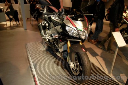 Aprilia-Tuono-V4-1100-RR-front-right-three-quarter-at-EICMA-2014-1024x682.jpg