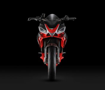 aprilia_004.jpg