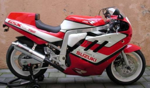 8. Suzuki GSXR750.PNG