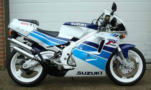 10. Suzuki RGV250.PNG