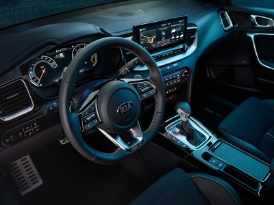 kia-proceed-cd-sb-my20-paddle-shift-levers.jpg