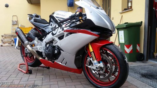 aprilia-rsv4-rf-extreme-motors-livery-2.jpg